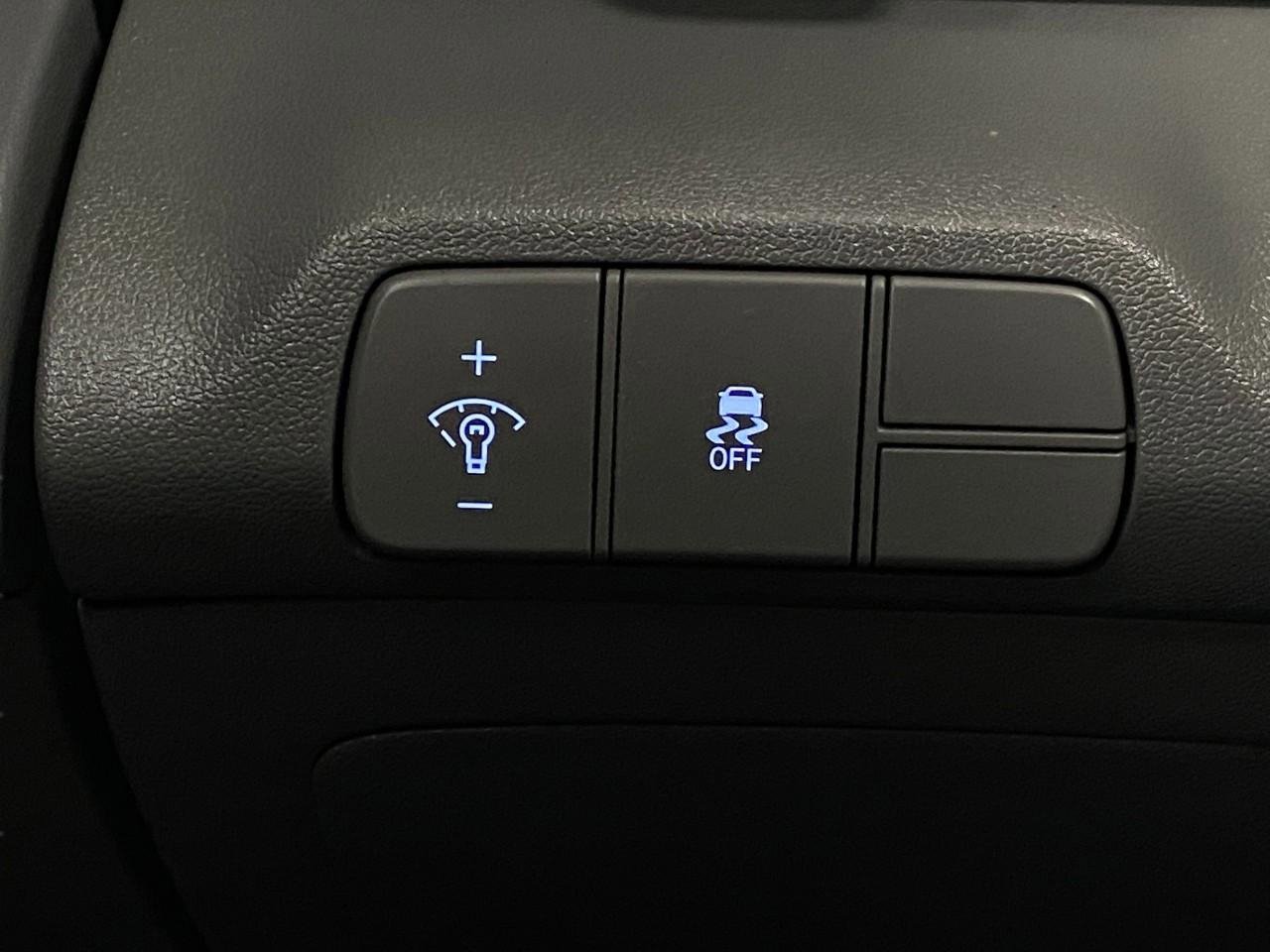 Used 2025 Hyundai Elantra SEL image 14