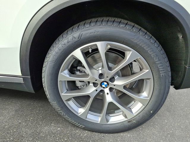 Used 2026 BMW X5 xDrive40i w/ Parking Assistance Package image 8