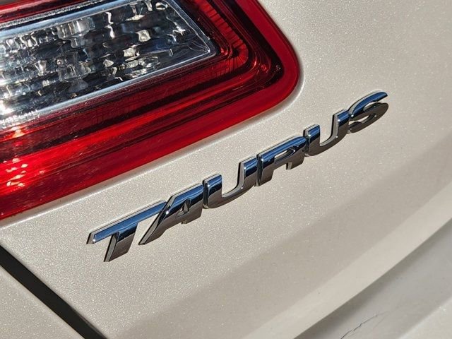 Used 2018 Ford Taurus SHO image 9
