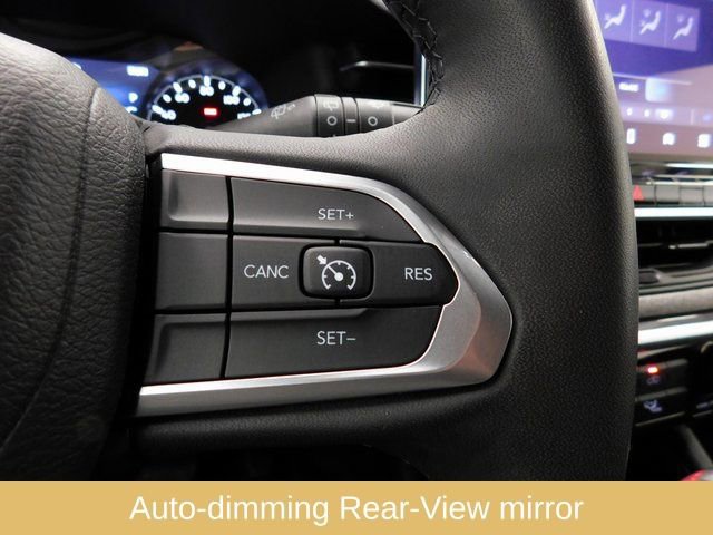 Used 2023 Jeep Compass Latitude image 29