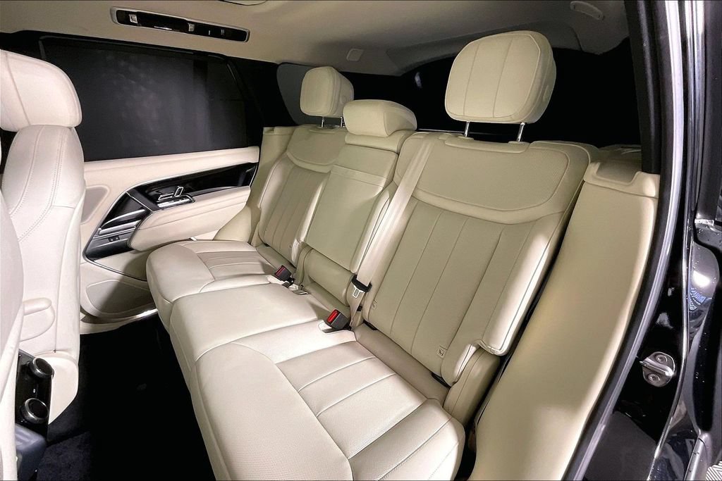 Used 2025 Land Rover Range Rover SE AWD/4WD image 24