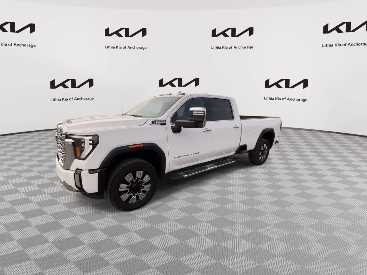Used 2024 GMC Sierra 3500 Denali AWD/4WD image 4