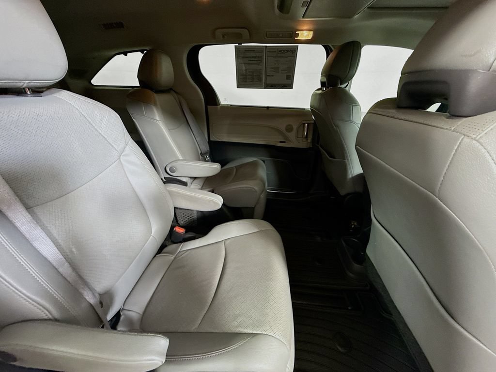 Certified 2023 Toyota Sienna Limited FWD image 26