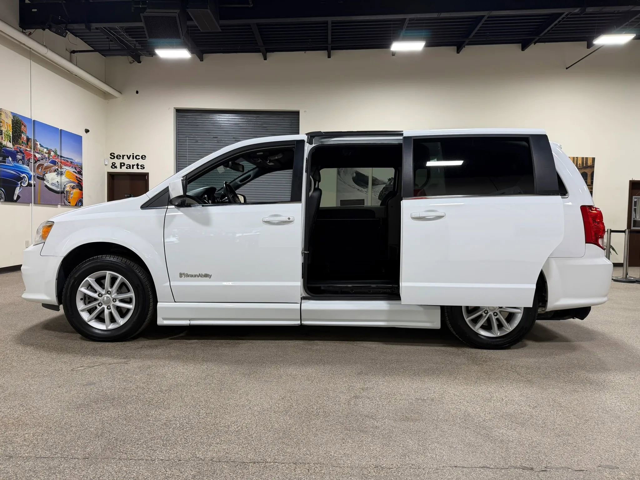 Used 2019 Dodge Grand Caravan SXT FWD image 22