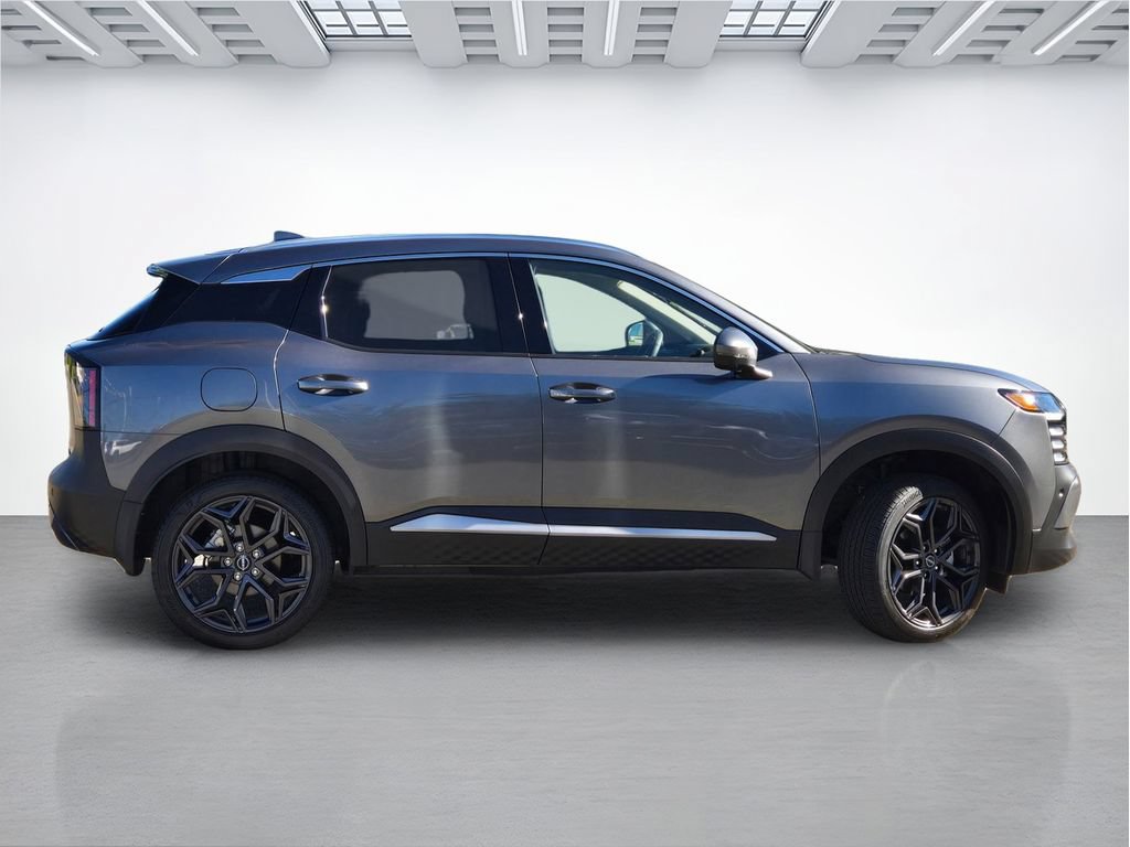 Certified 2025 Nissan Kicks SR FWD image 3