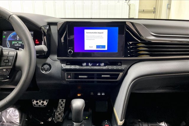Used 2025 Toyota Camry SE FWD image 7
