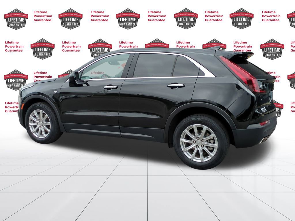 Used 2023 Cadillac XT4 Luxury w/ Cold Weather Package image 5