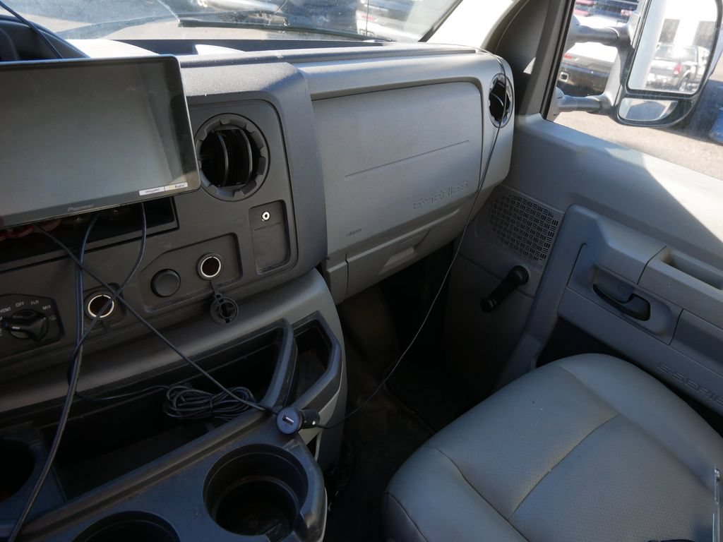Used 2018 Ford E-450 and Econoline 450 Super Duty RWD image 21