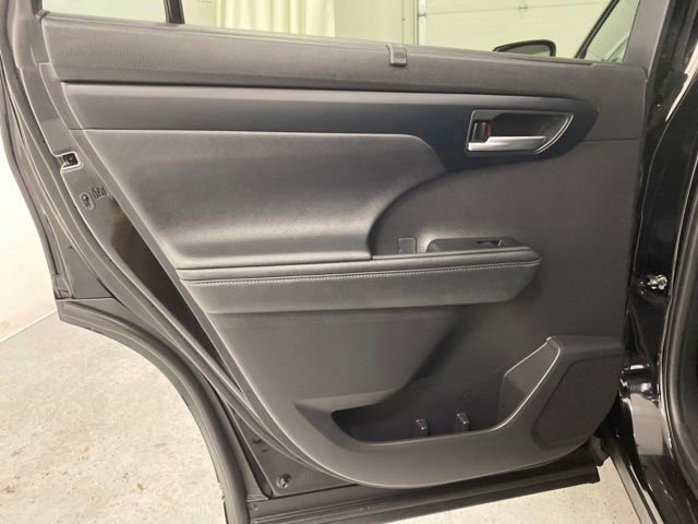 Used 2023 Toyota Highlander XLE image 29