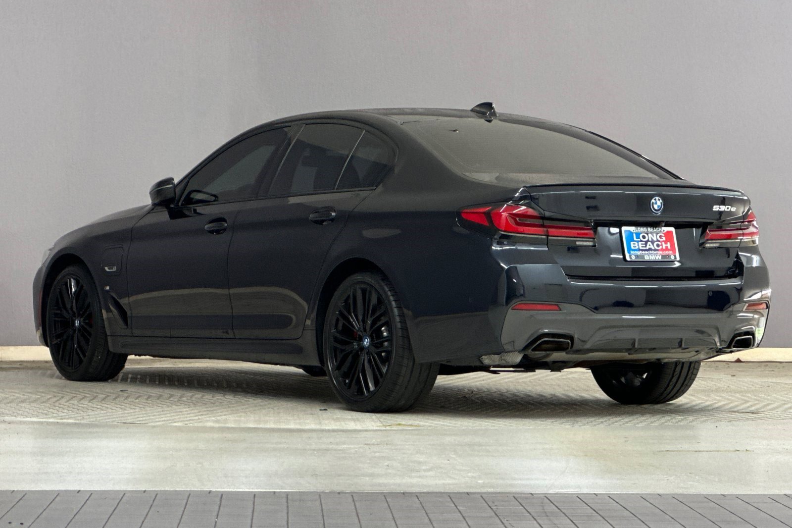 Certified 2023 BMW 530e w/ M Sport Package image 3