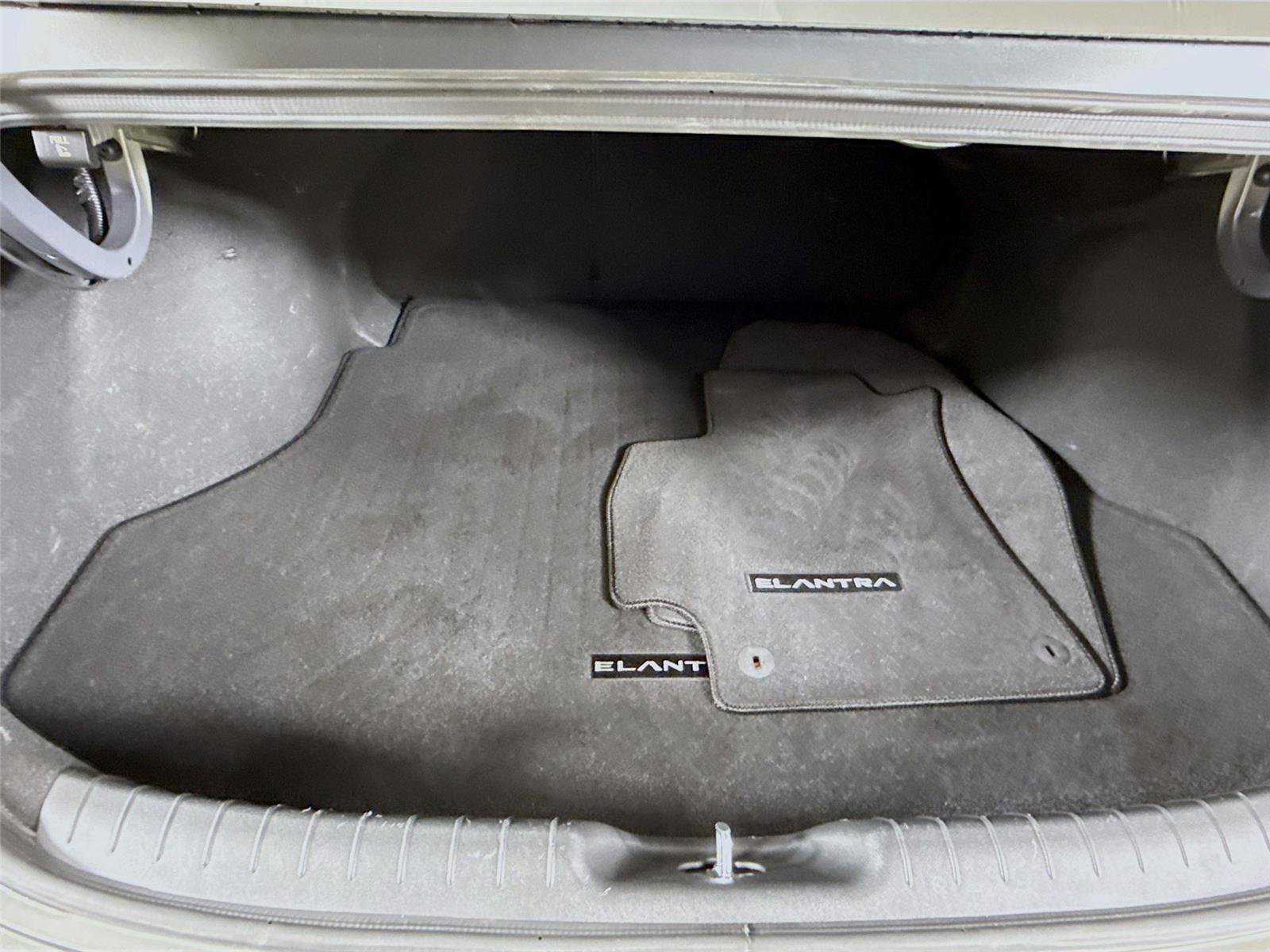 Used 2025 Hyundai Elantra Limited FWD image 27