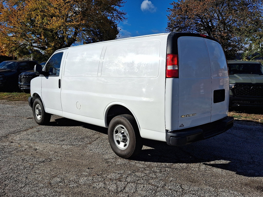 Used 2023 Chevrolet Express 2500 w/ Driver Convenience Package image 3
