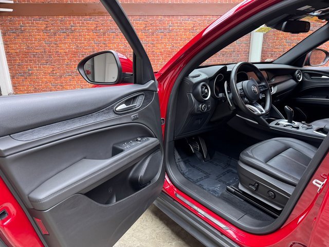 Used 2022 Alfa Romeo Stelvio Sprint image 10