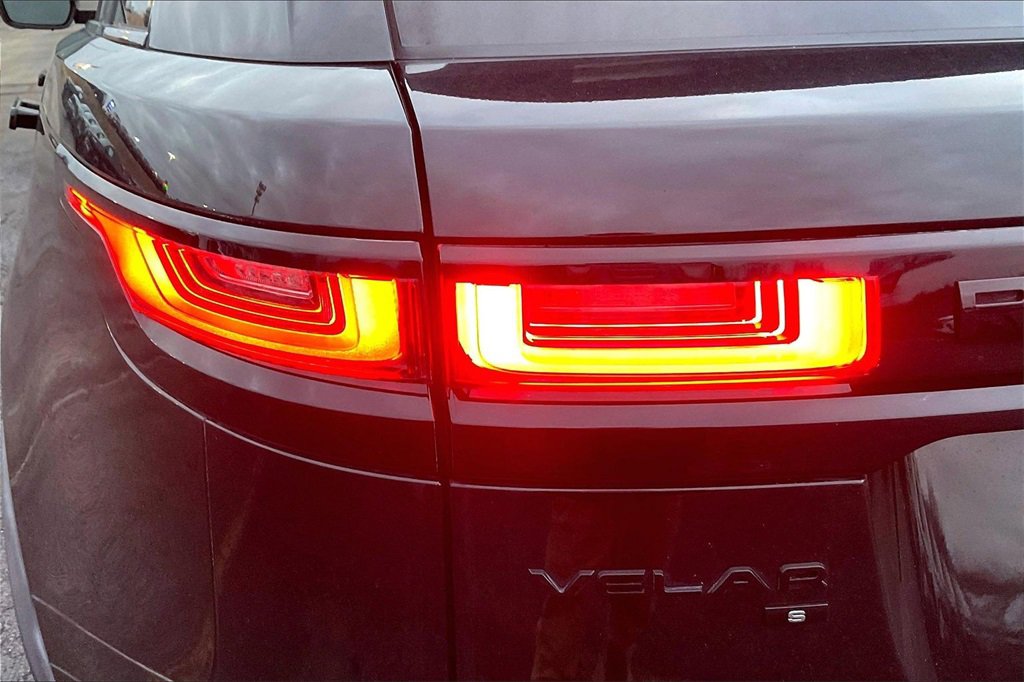 Used 2021 Land Rover Range Rover Velar R-Dynamic S image 25