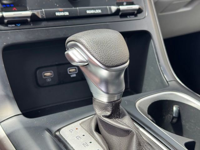 Used 2024 Kia Carnival LX FWD image 24