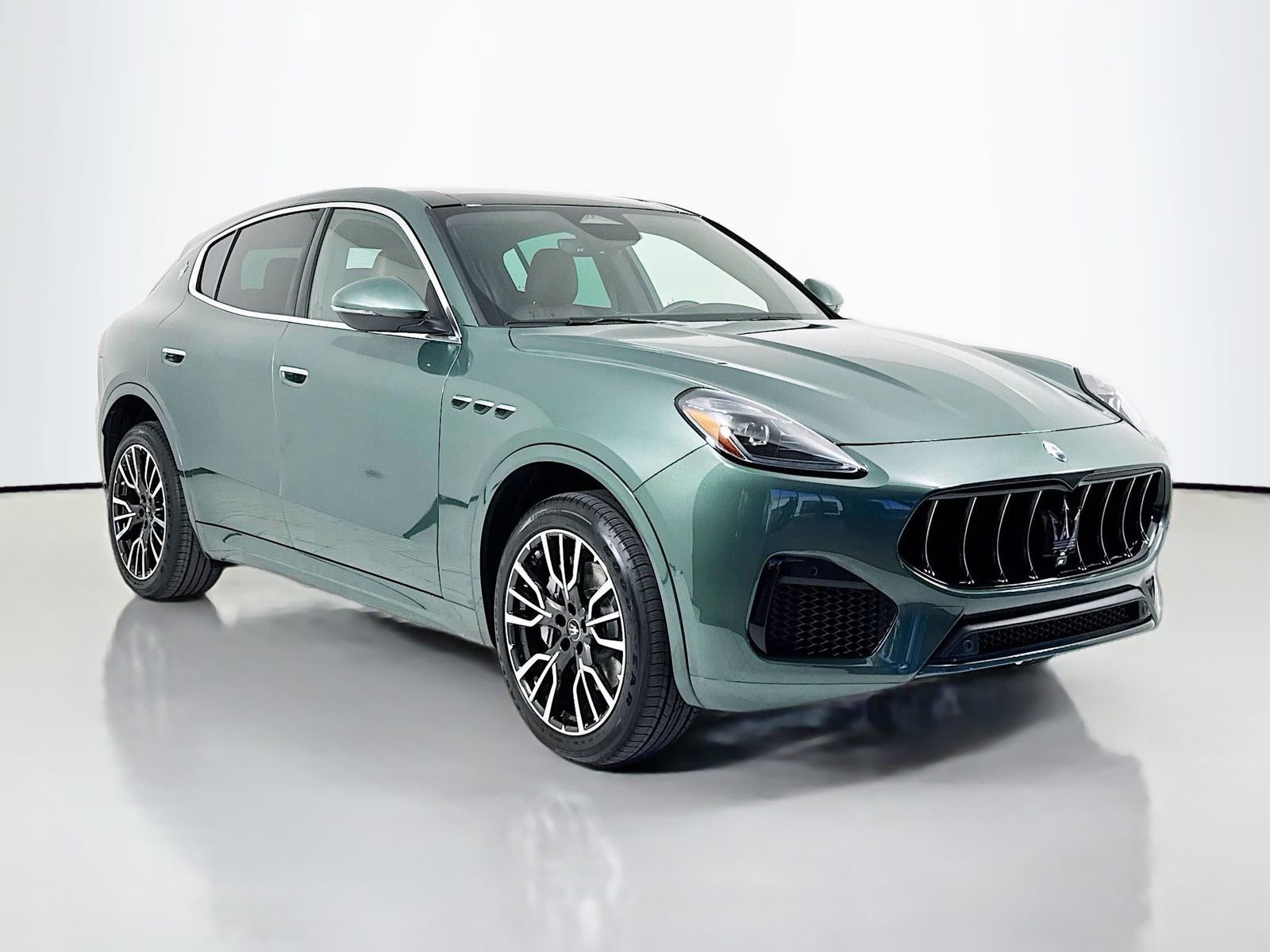 New 2025 Maserati Grecale GT image 1