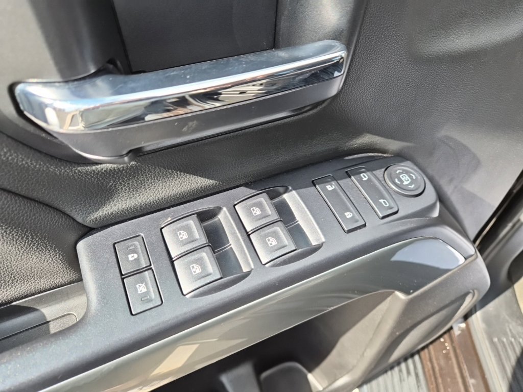 Used 2018 Chevrolet Silverado 1500 LT w/ All Star Edition AWD/4WD image 10