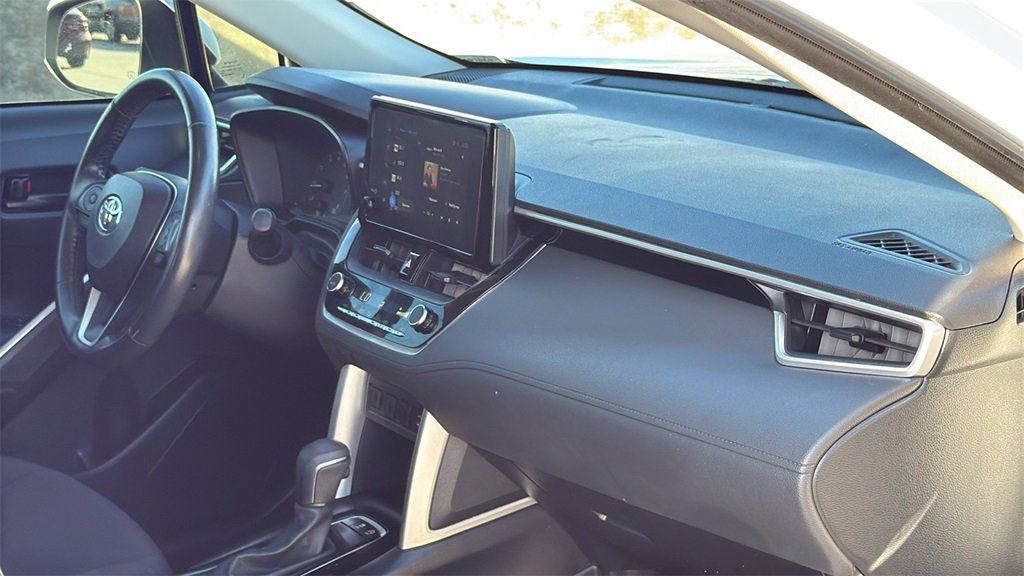 Used 2023 Toyota Corolla Cross LE image 31