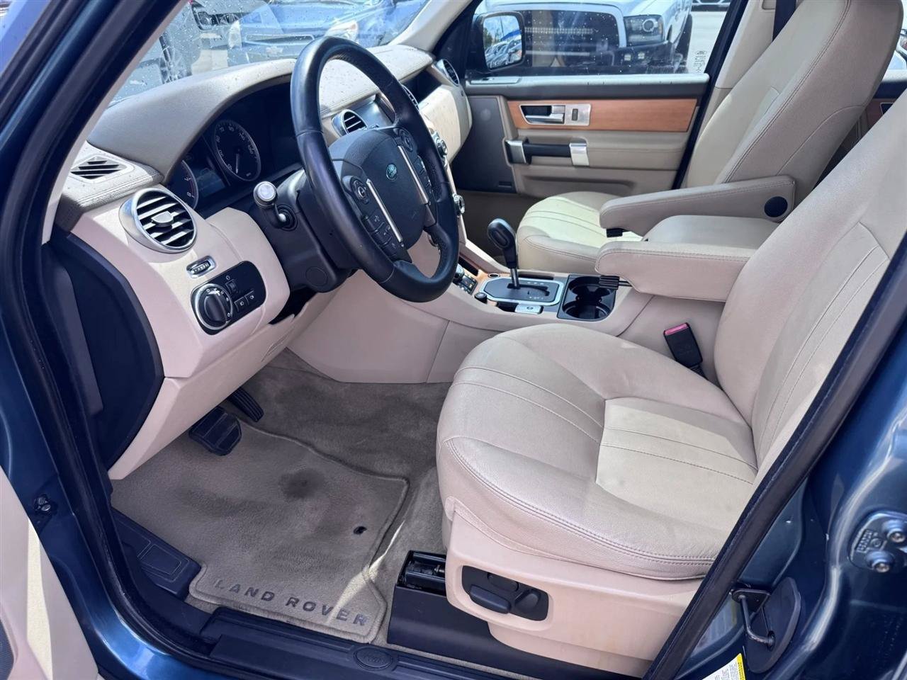 Used 2012 Land Rover LR4 AWD/4WD image 24