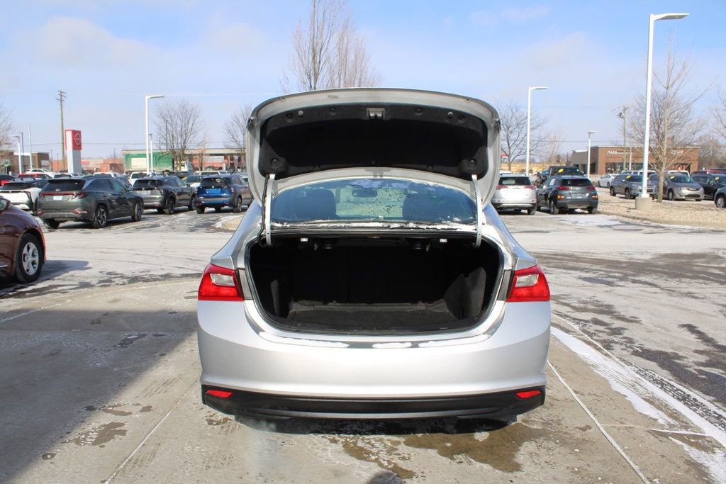 Used 2016 Chevrolet Malibu LT w/ Leather Package image 8