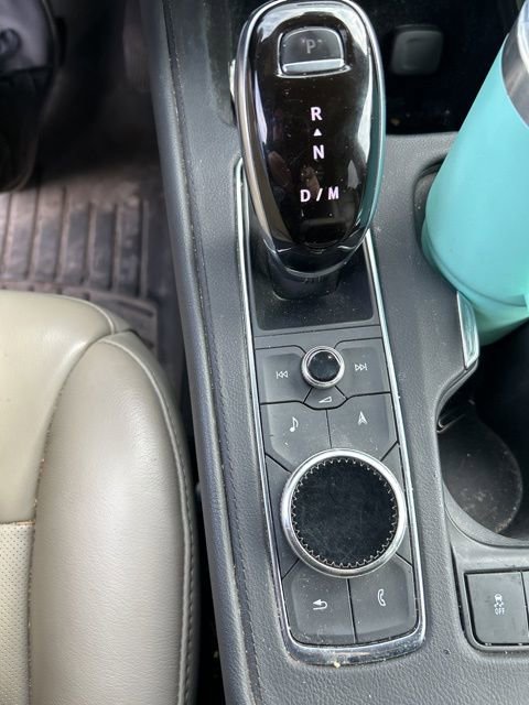 Used 2021 Cadillac XT4 Premium Luxury w/ Enhanced Visibility Package AWD/4WD image 18