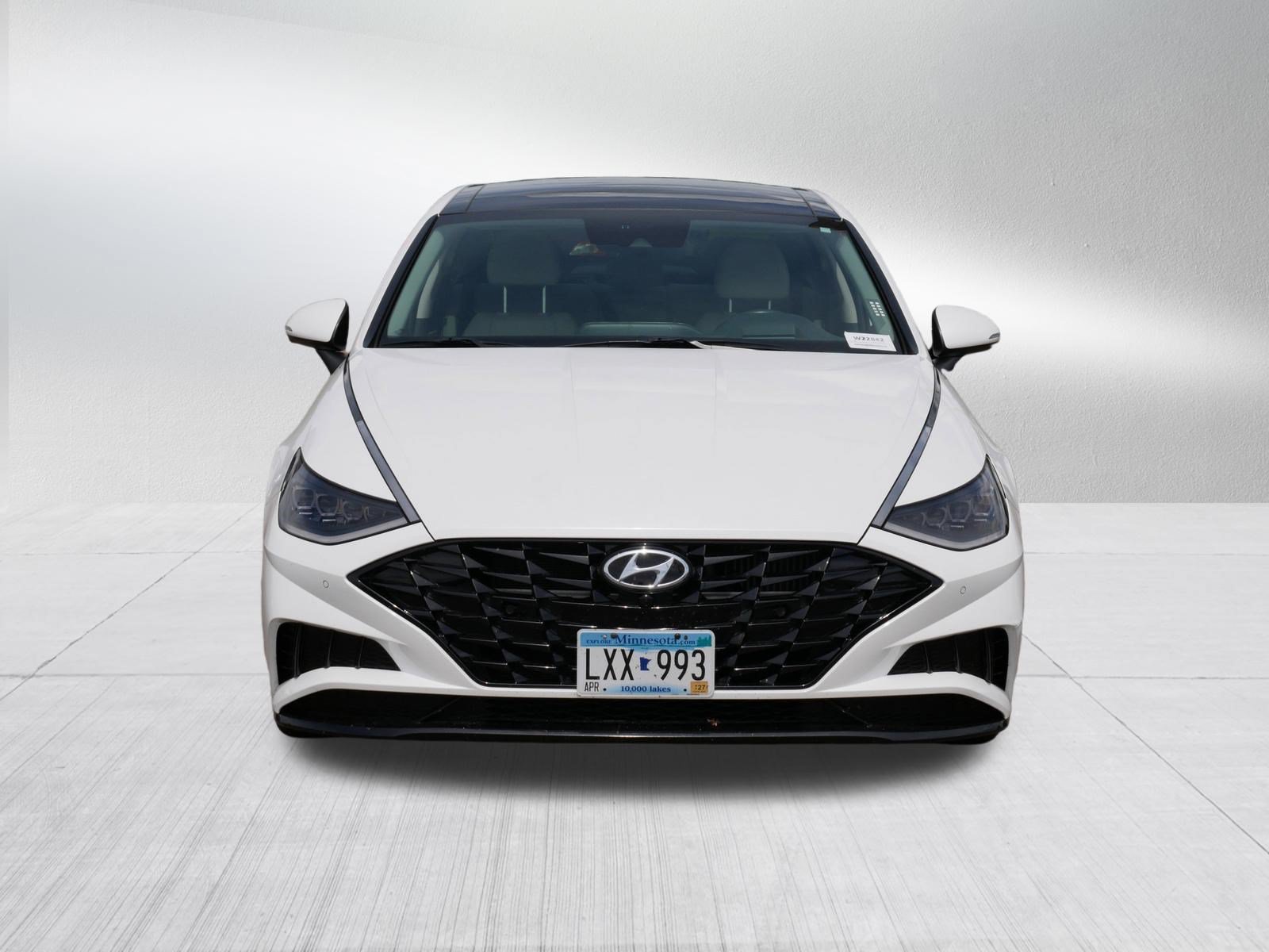 Used 2022 Hyundai Sonata Limited FWD image 2