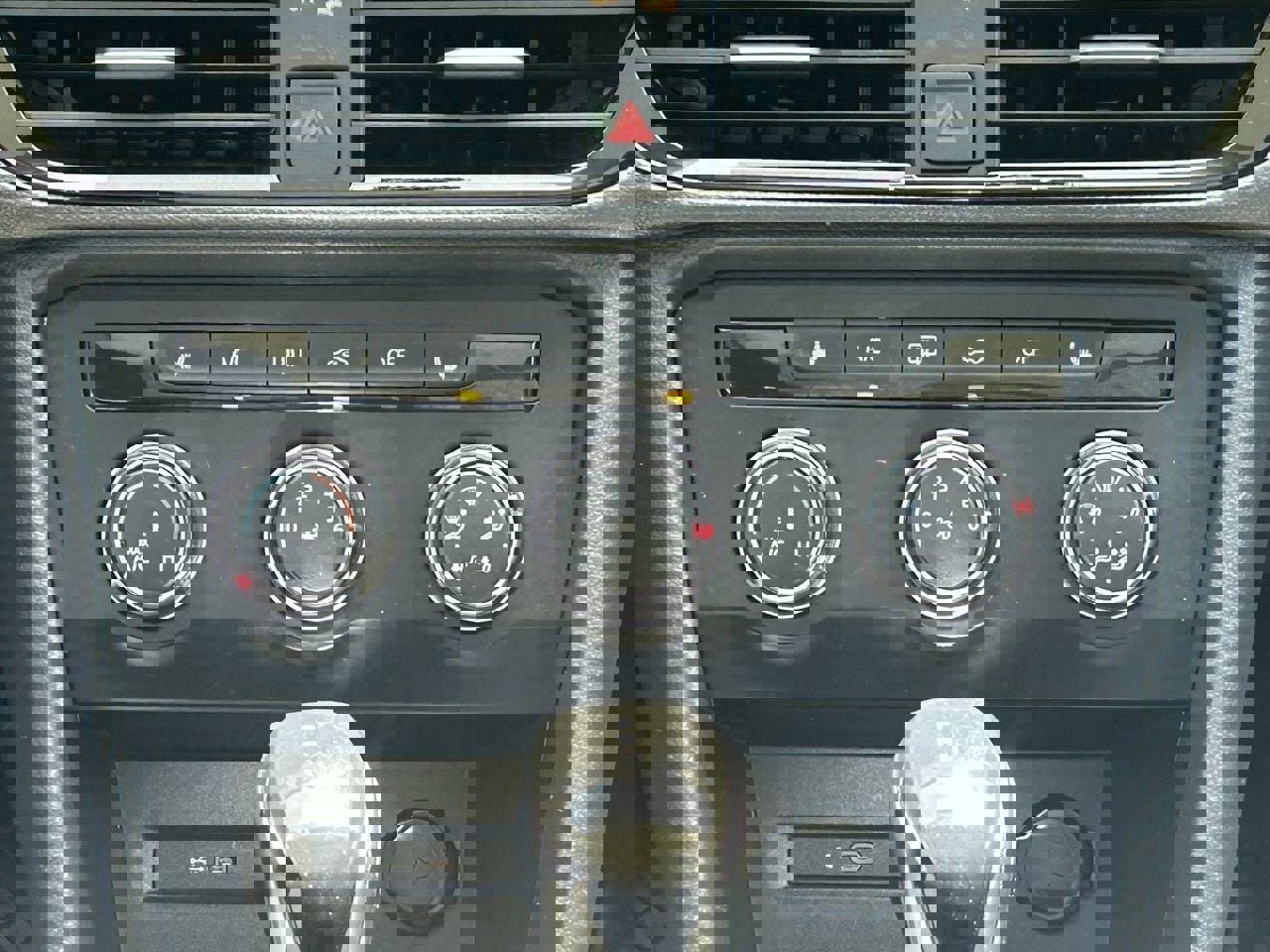 Used 2022 Volkswagen Taos SE FWD image 19