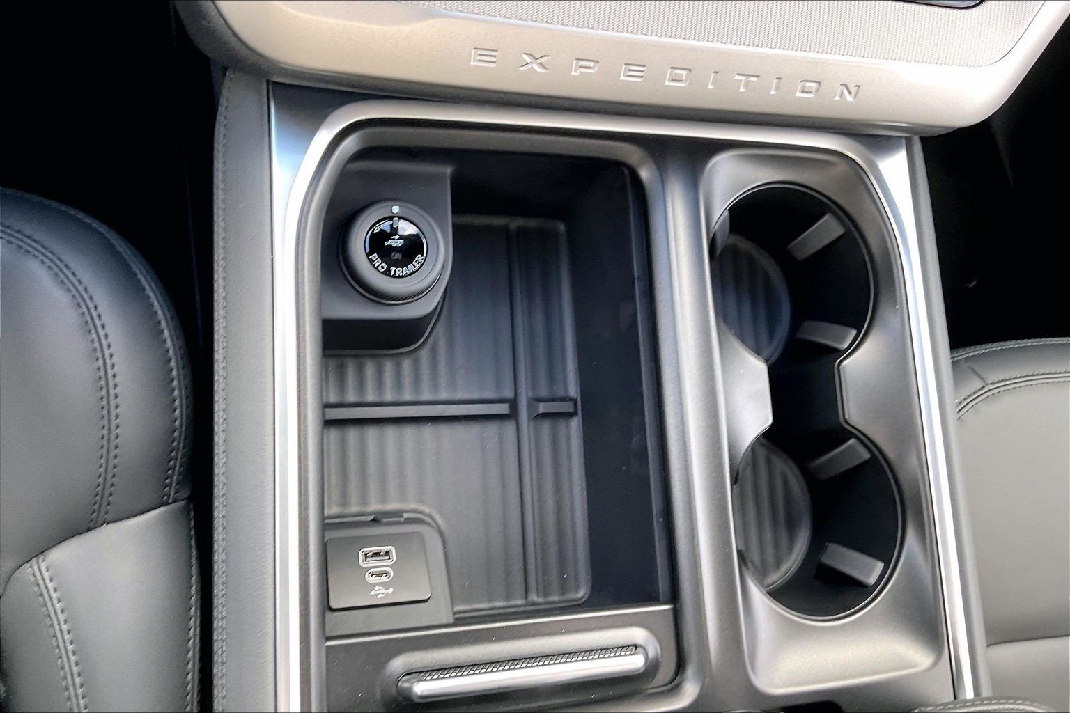 New 2026 Ford Expedition Active image 13