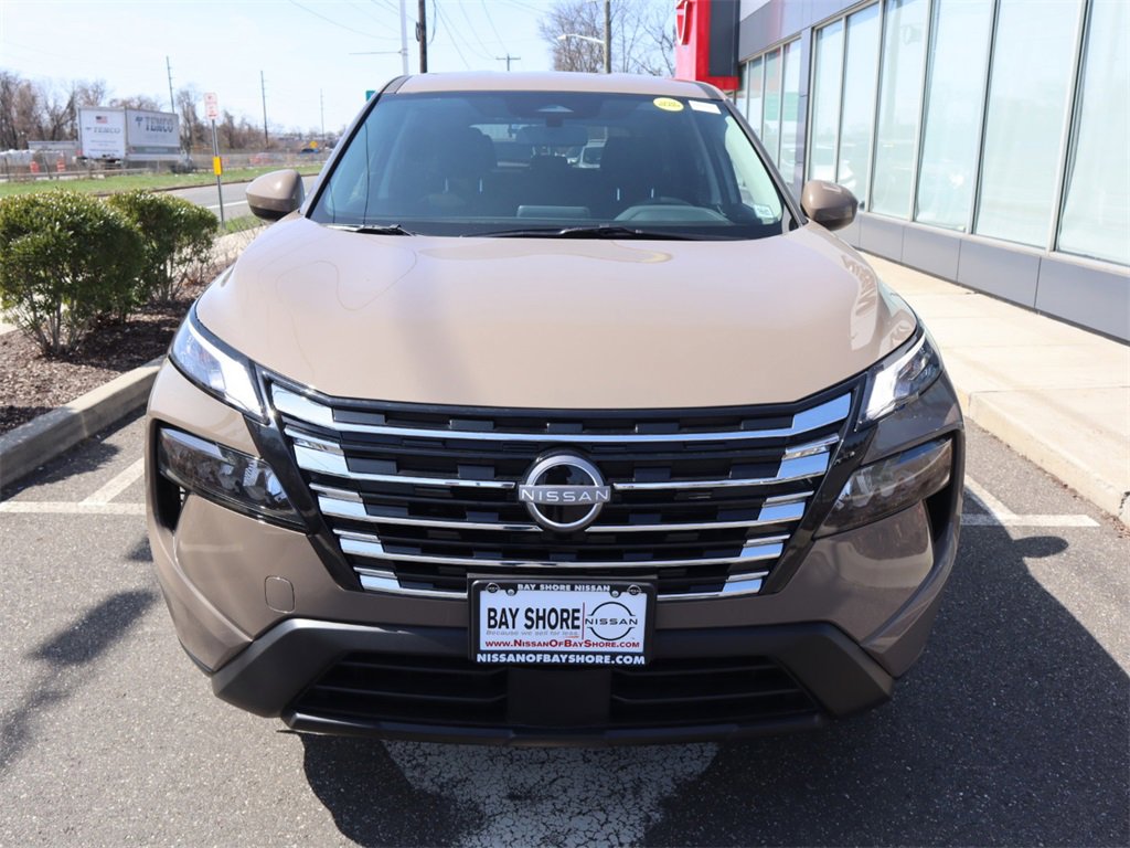 Certified 2025 Nissan Rogue SV image 4