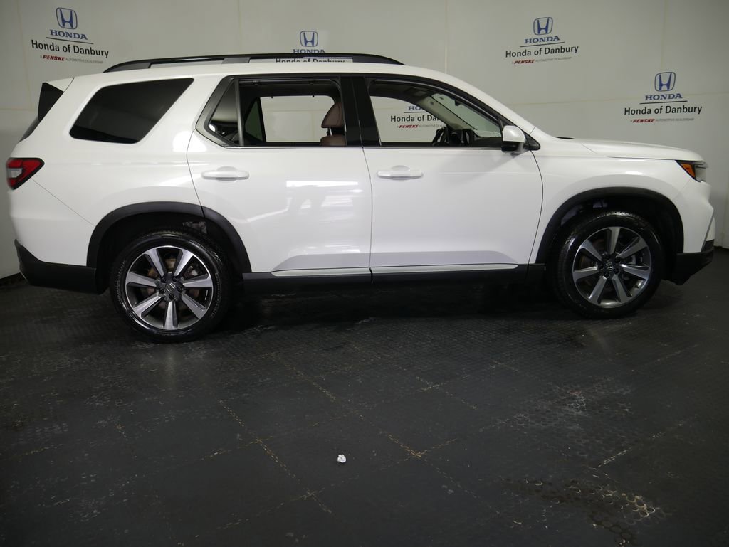 Used 2025 Honda Pilot Elite image 3