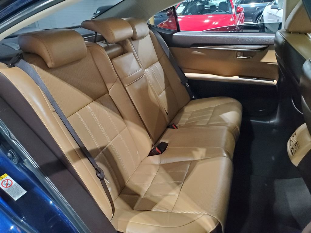 Used 2016 Lexus ES 350 w/ Luxury Package w/Wood Trim image 20
