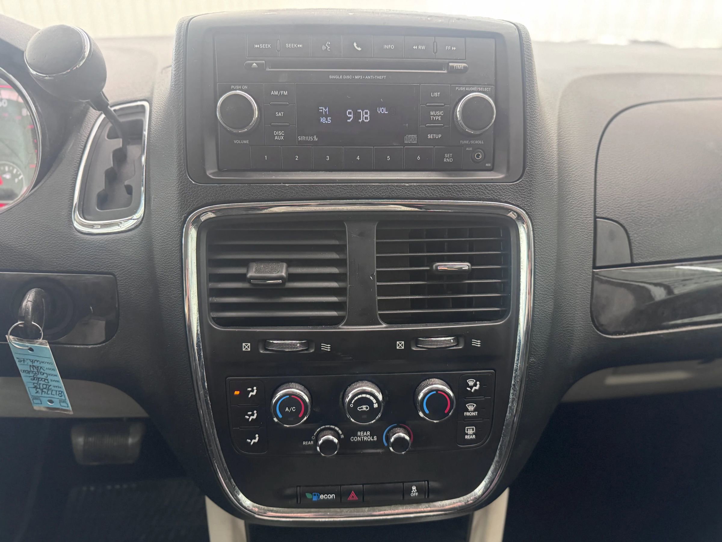 Used 2013 Dodge Grand Caravan SXT w/ UConnect Hands-Free Group image 16