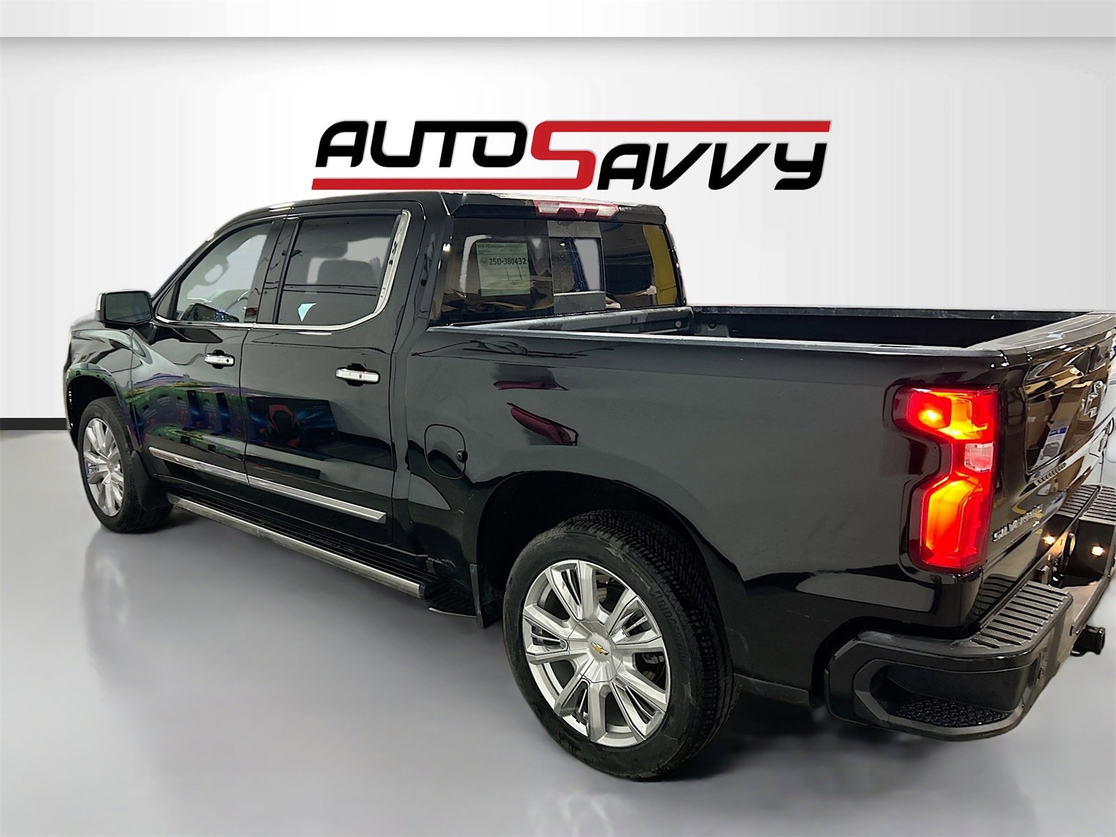 Used 2022 Chevrolet Silverado 1500 High Country w/ High Country Premium Package image 4