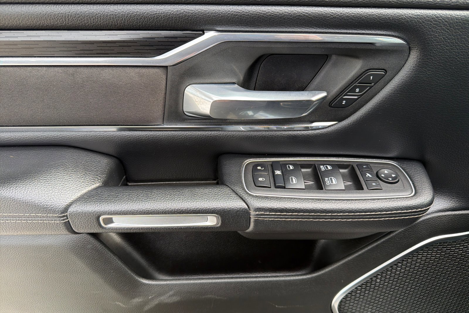 Used 2024 RAM 1500 Laramie image 10