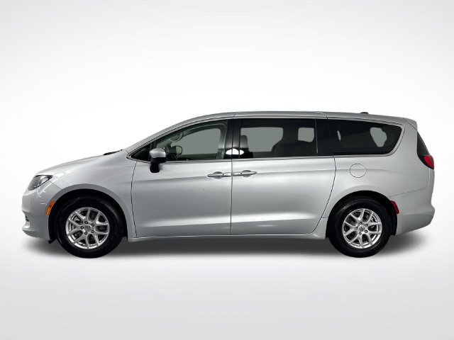 Used 2023 Chrysler Voyager LX FWD image 29