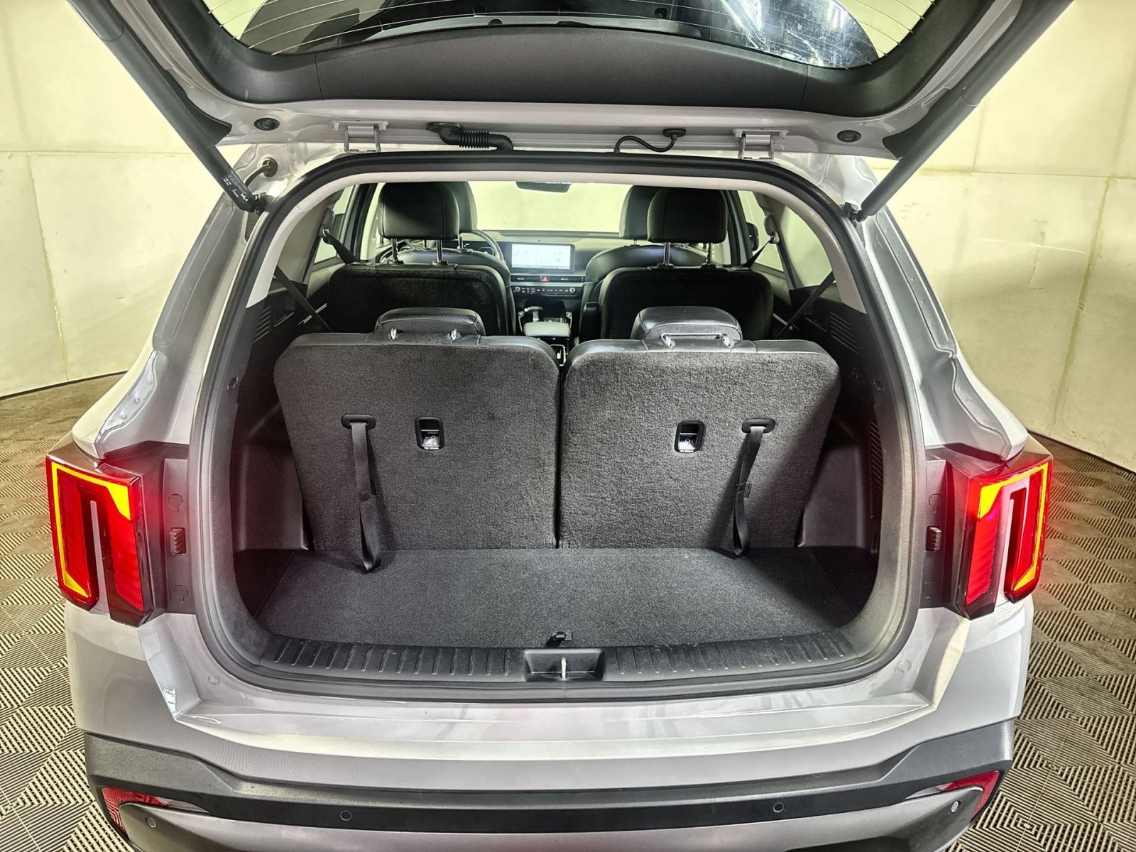 Used 2025 Kia Sorento SX AWD/4WD image 27