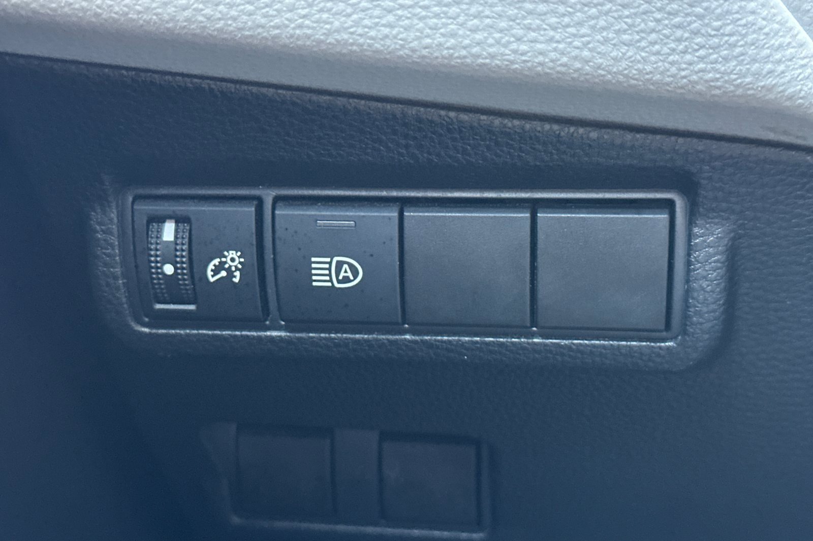 Used 2022 Toyota Corolla Cross LE image 35