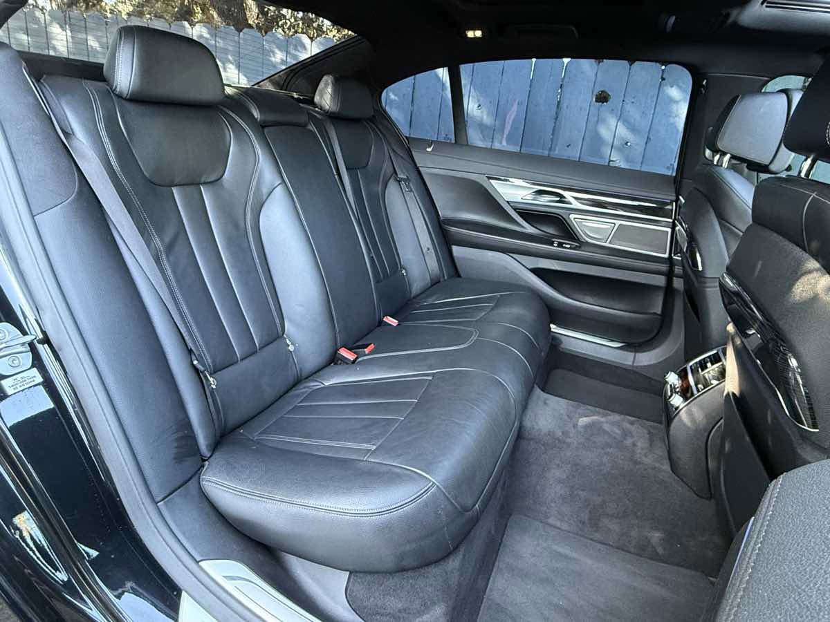 Used 2019 BMW 740i image 11