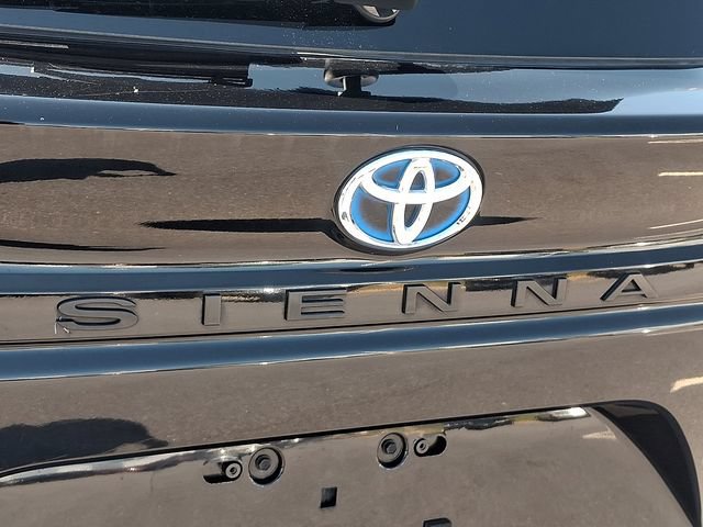 Used 2024 Toyota Sienna XLE FWD image 30
