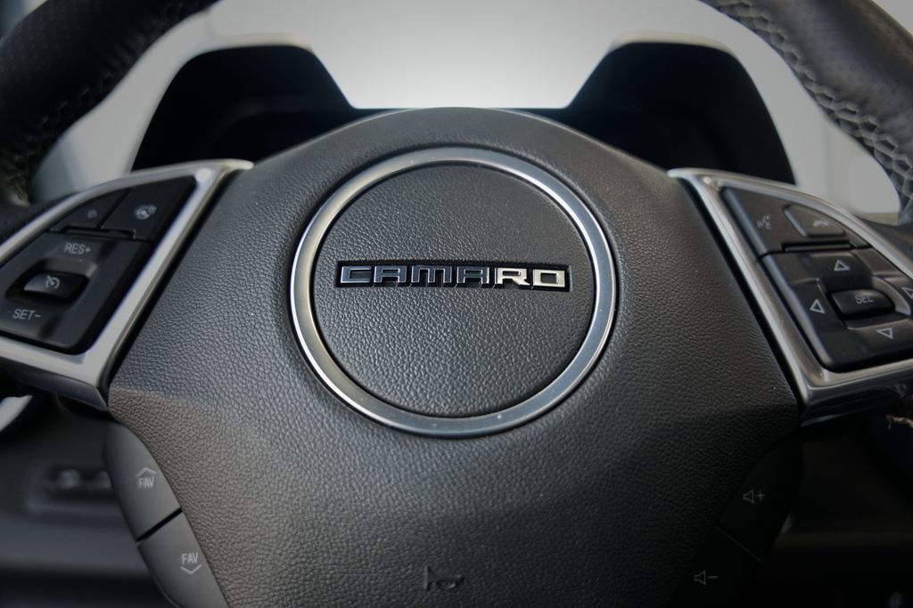 Used 2016 Chevrolet Camaro SS RWD image 9