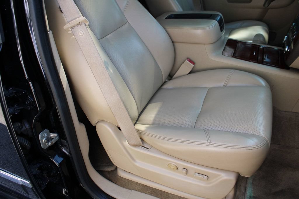 Used 2011 Chevrolet Suburban LTZ RWD image 16