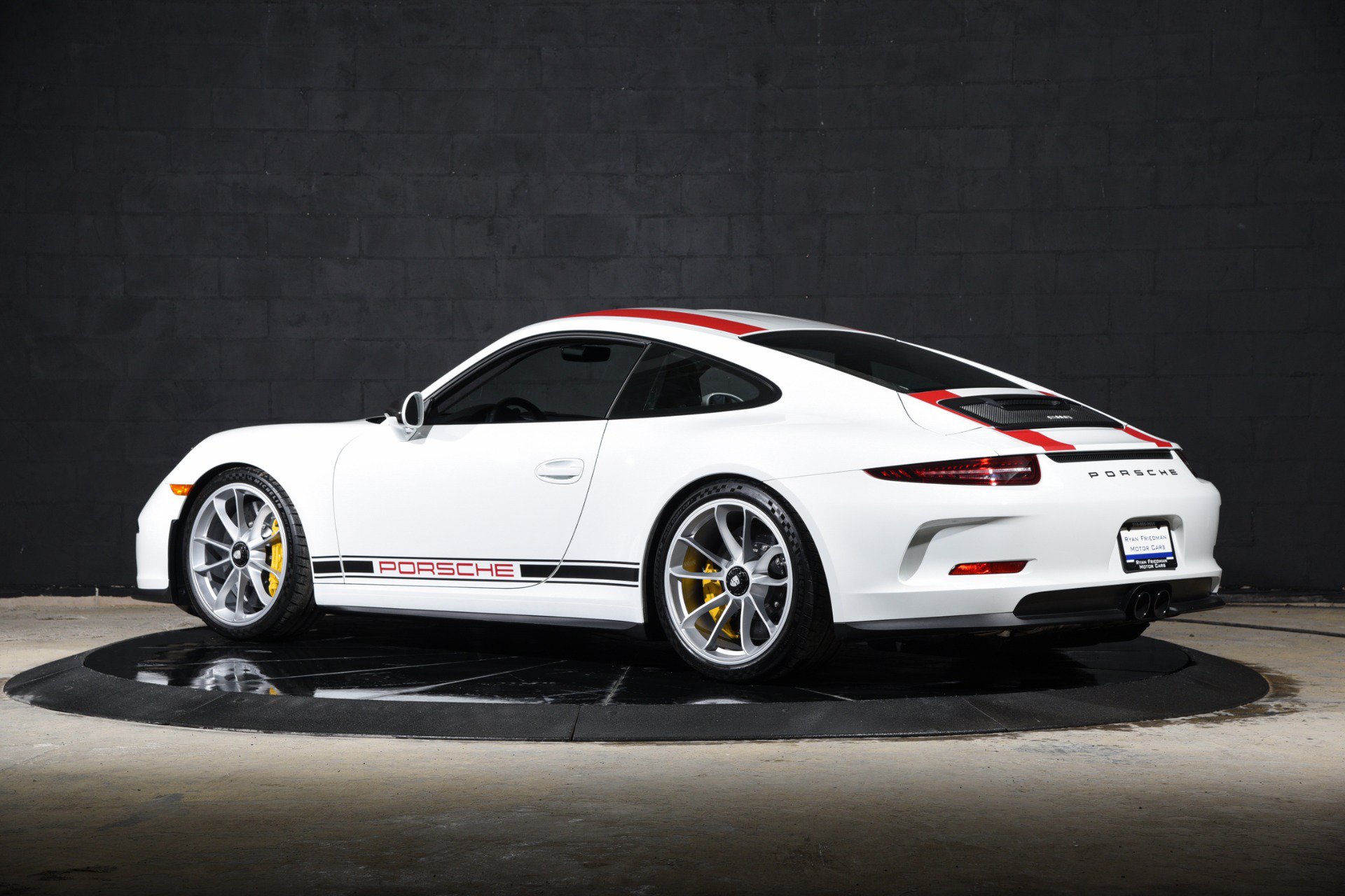 Used 2016 Porsche 911 R RWD image 9