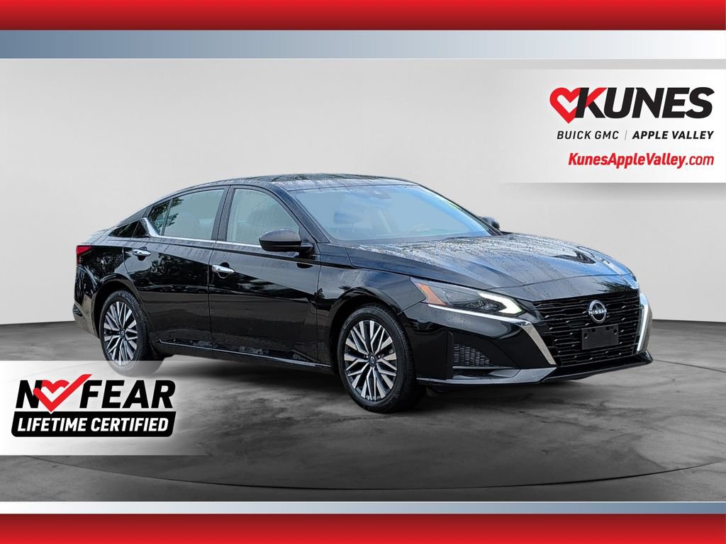 Used 2025 Nissan Altima 2.5 SV FWD image 1