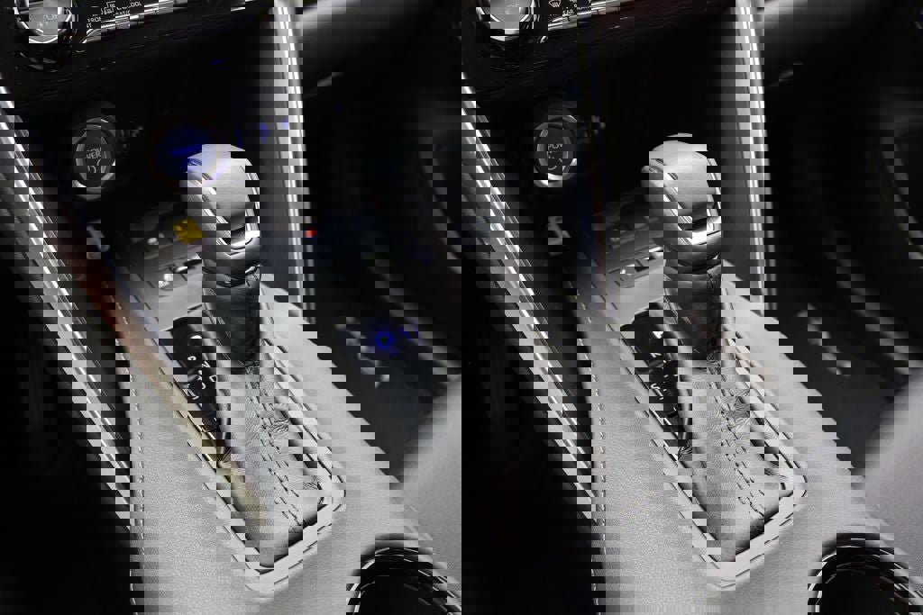 Used 2022 Toyota Venza LE image 19