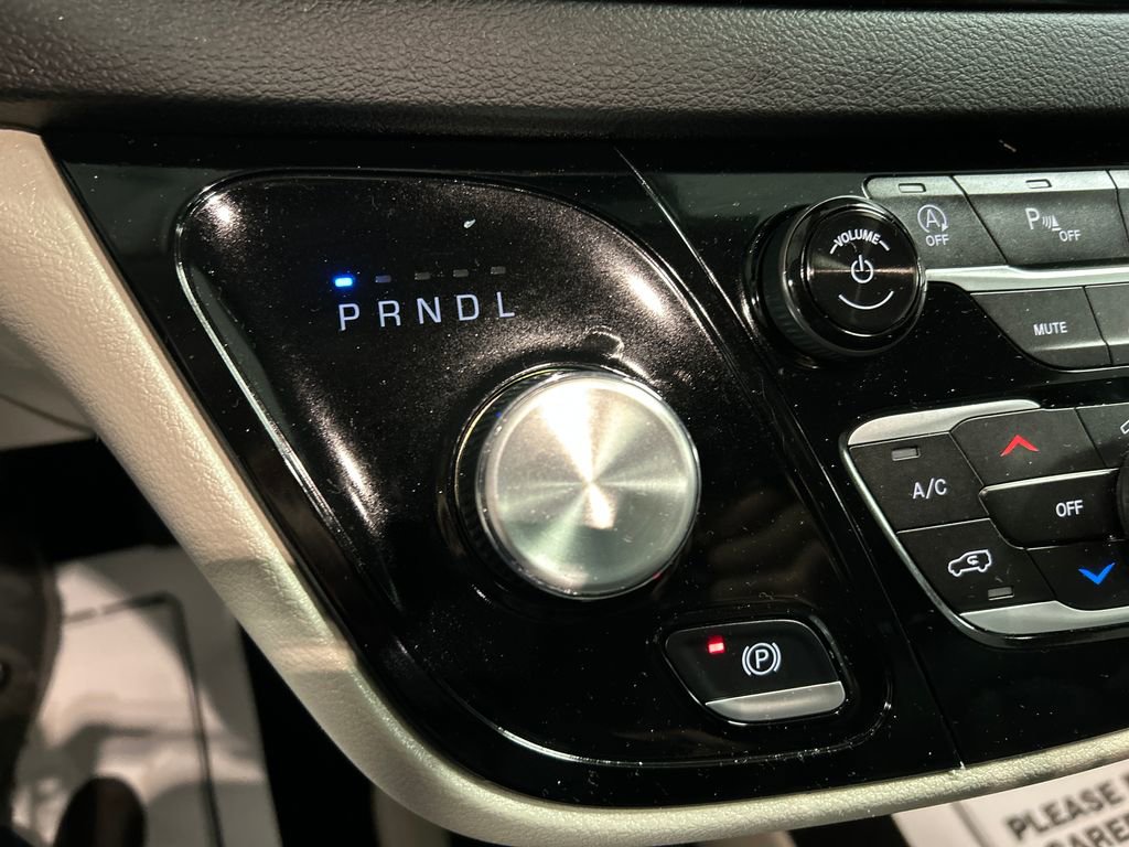 Used 2024 Chrysler Pacifica Touring-L FWD image 20