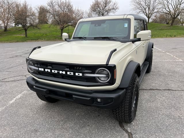 Used 2025 Ford Bronco Outer Banks w/ Sasquatch Package AWD/4WD image 4