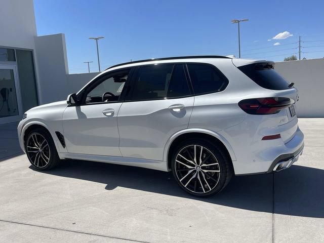 New 2026 BMW X5 xDrive40i w/ M Sport Package AWD/4WD image 8