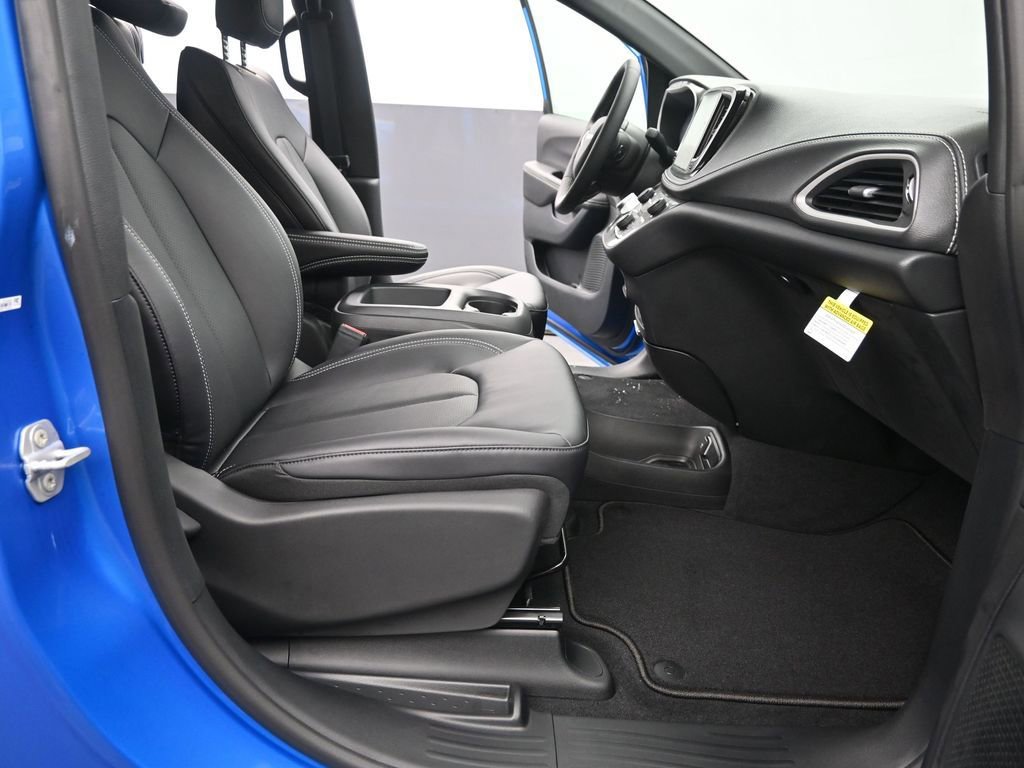 New 2026 Chrysler Pacifica Select image 18