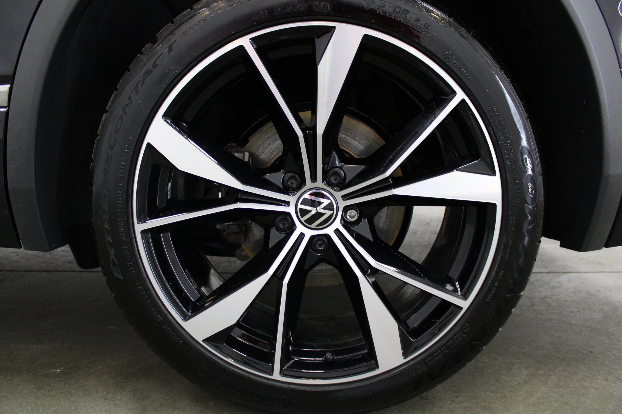 Used 2022 Volkswagen Tiguan SEL R-Line image 9