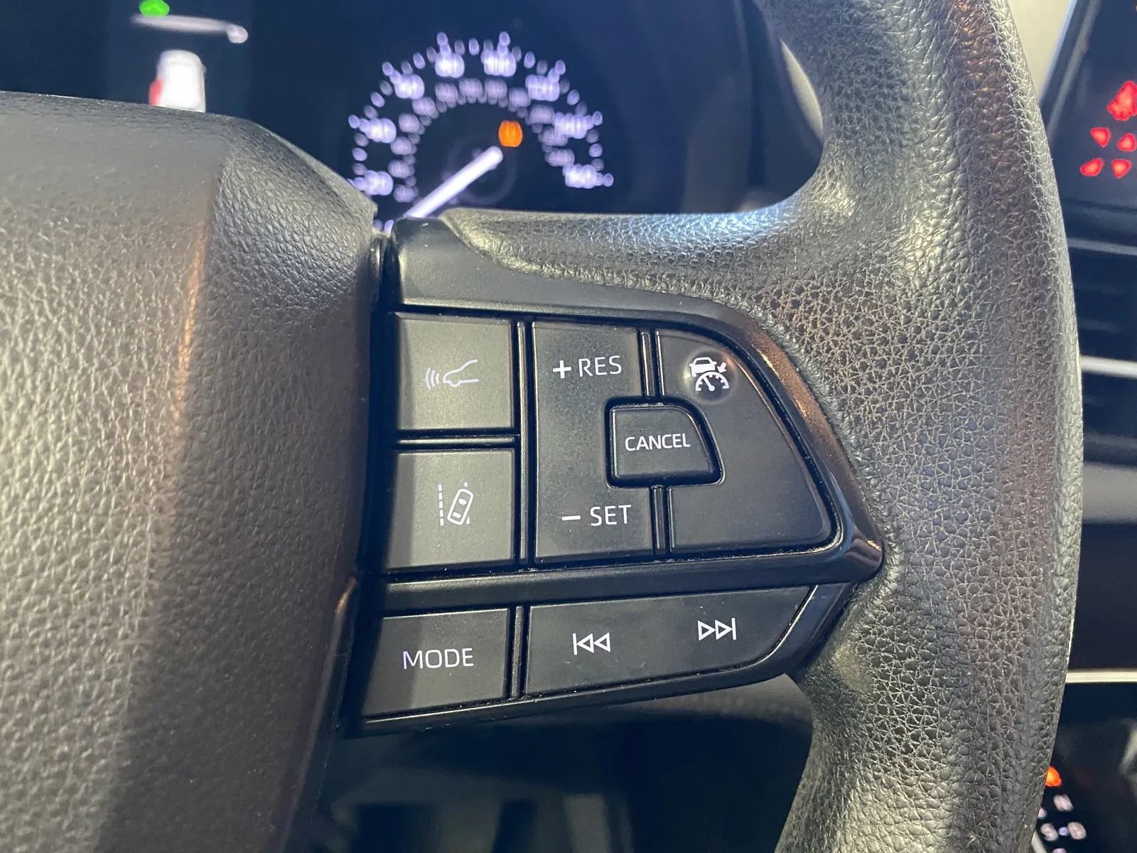 Used 2023 Toyota Sienna LE image 18